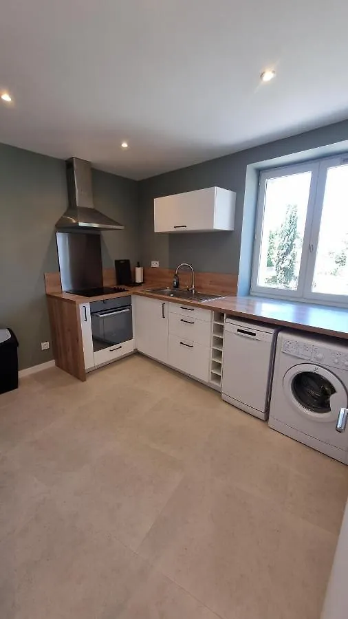 En Plein Coeur De Pelissanne - 55 M2 Renoves - Avec Parking Apartment