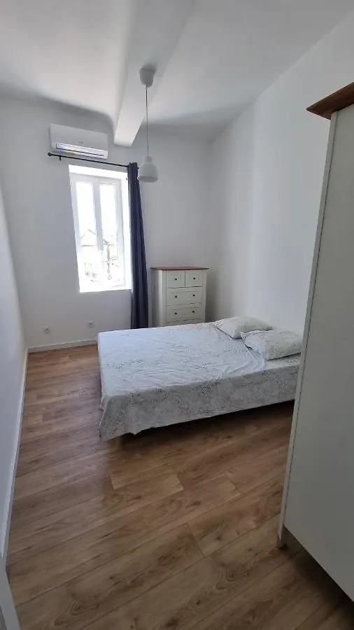 En Plein Coeur De Pelissanne - 55 M2 Renoves - Avec Parking Apartment