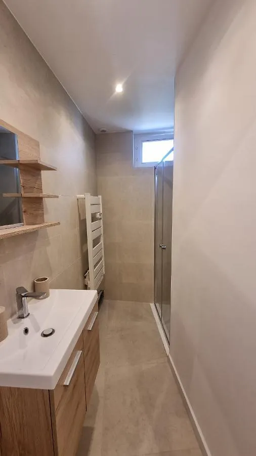 En Plein Coeur De Pelissanne - 55 M2 Renoves - Avec Parking Apartment