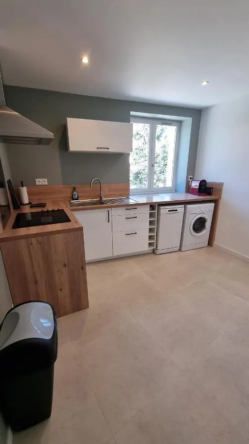 En Plein Coeur De Pelissanne - 55 M2 Renoves - Avec Parking Apartment